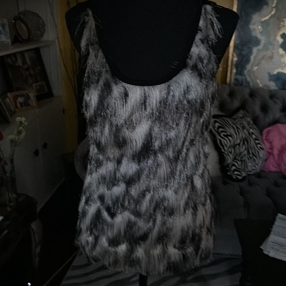 Karen Kane black and white front tank top - Picture 6 of 9